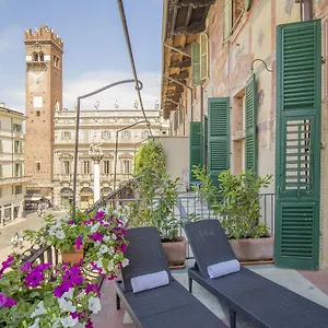 Corte Realdi Piazza Erbe 3*, Verona Italië