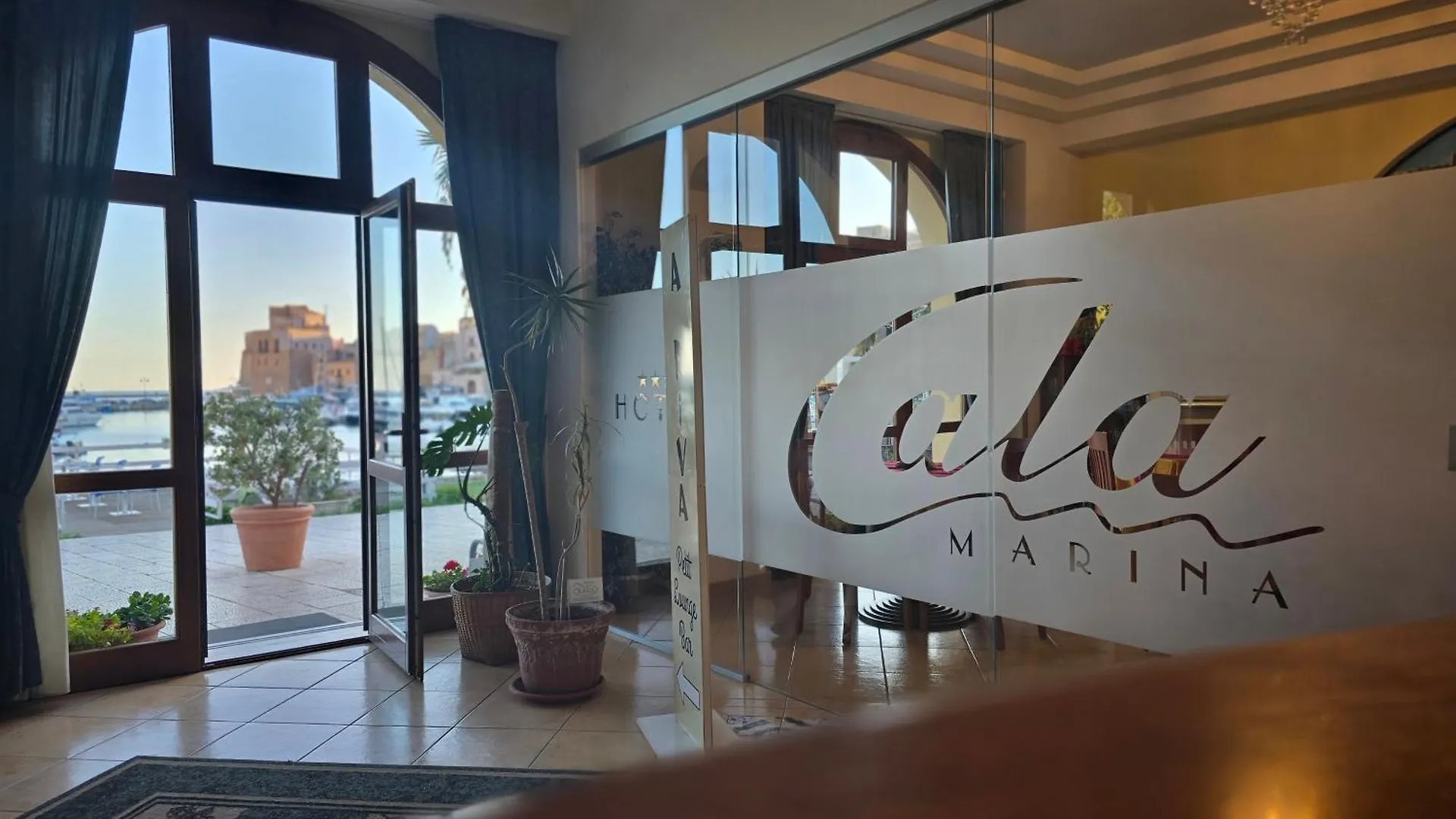 Hotel Cala Marina カステッランマーレ・デル・ゴルフォ