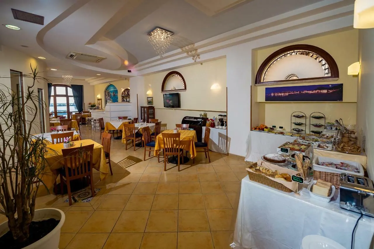 ***  Hotel Cala Marina カステッランマーレ・デル・ゴルフォ イタリア